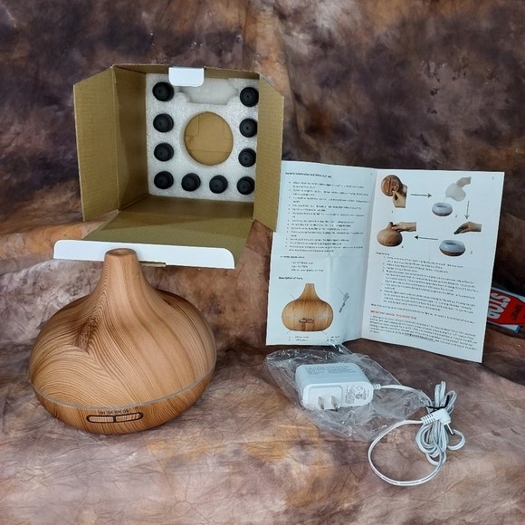 Pure Daily Care Aromatherapy Diffuser Woodgrain LED Light with 10 Essential Oils - Picture 3 of 13